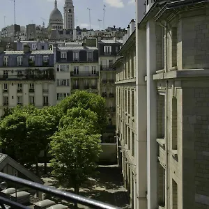 Le Montclair Montmartre By River Hostel
